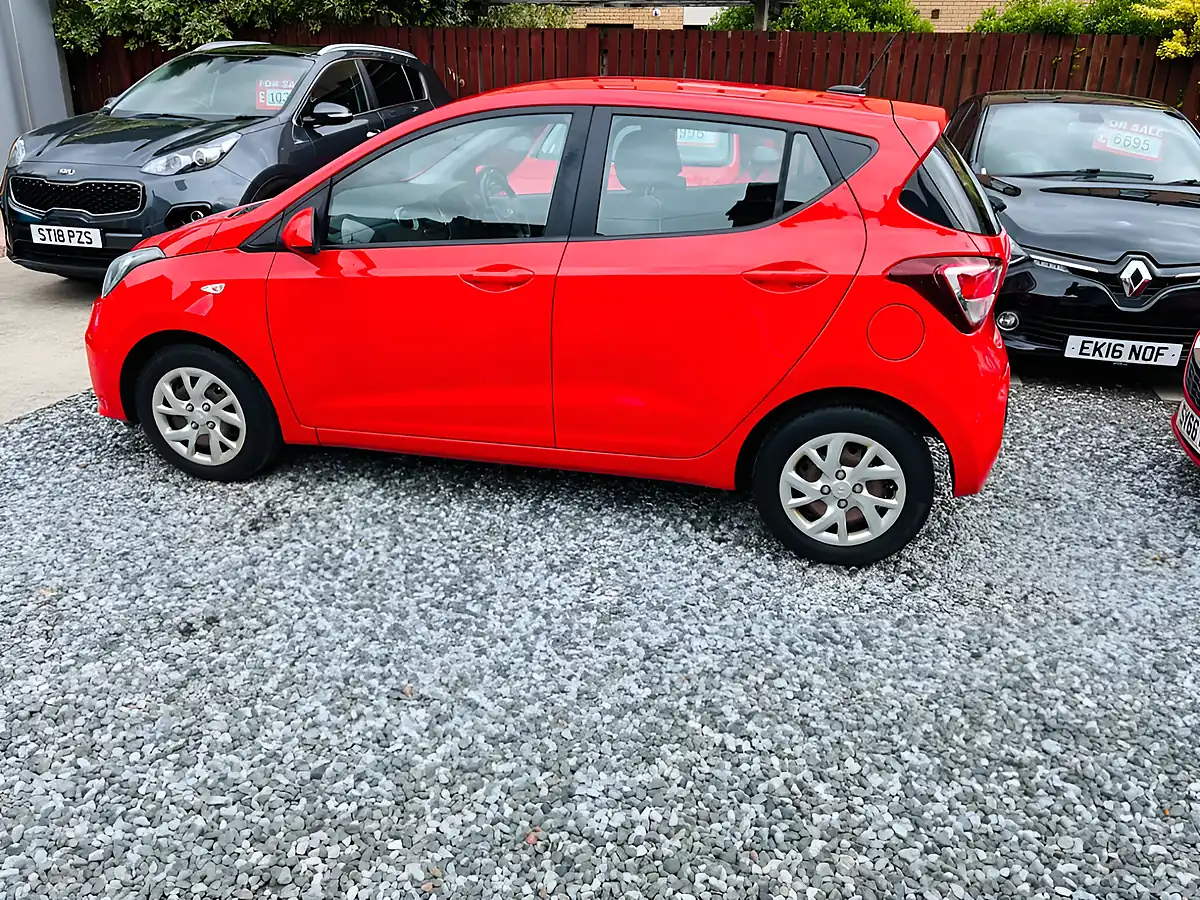Used 2018 Hyundai i10 Se Red - Interior and Exterior details 15