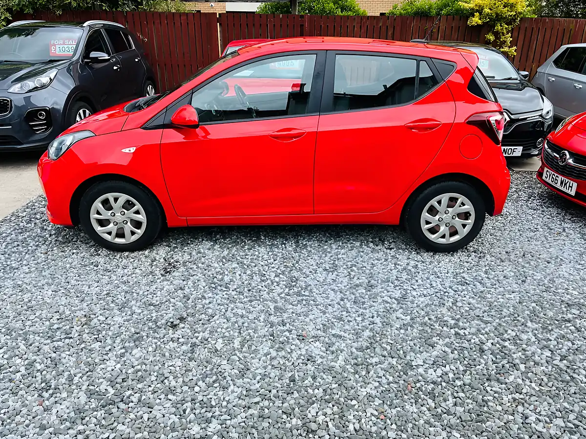 Used 2018 Hyundai i10 Se Red - Interior and Exterior details 19