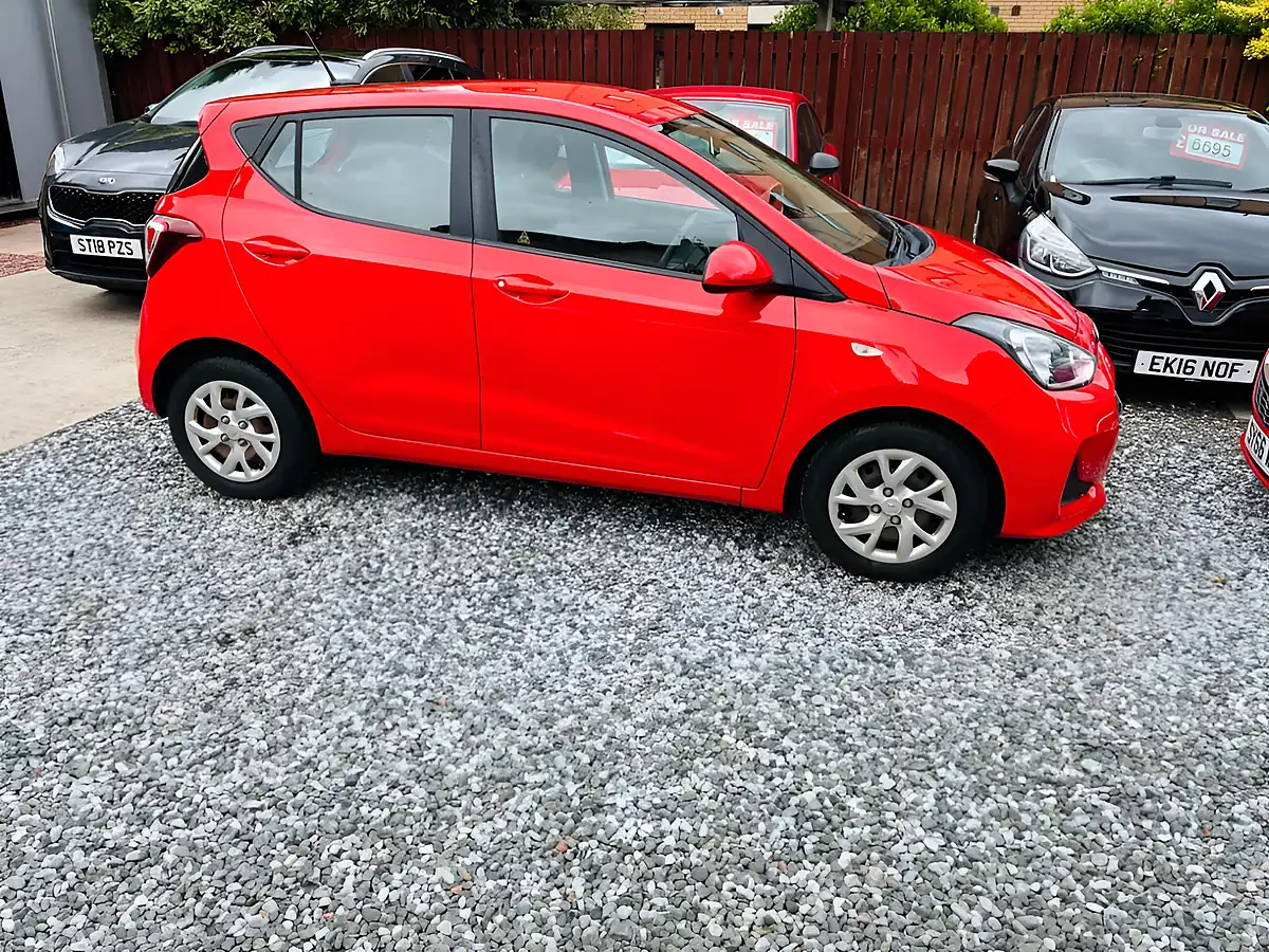 Used 2018 Hyundai i10 Se Red - Interior and Exterior details 8