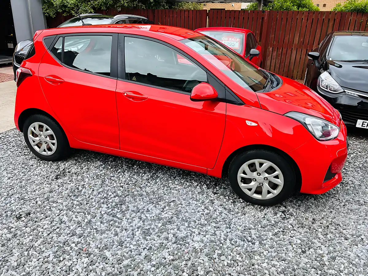 Used 2018 Hyundai i10 Se Red - Interior and Exterior details 9