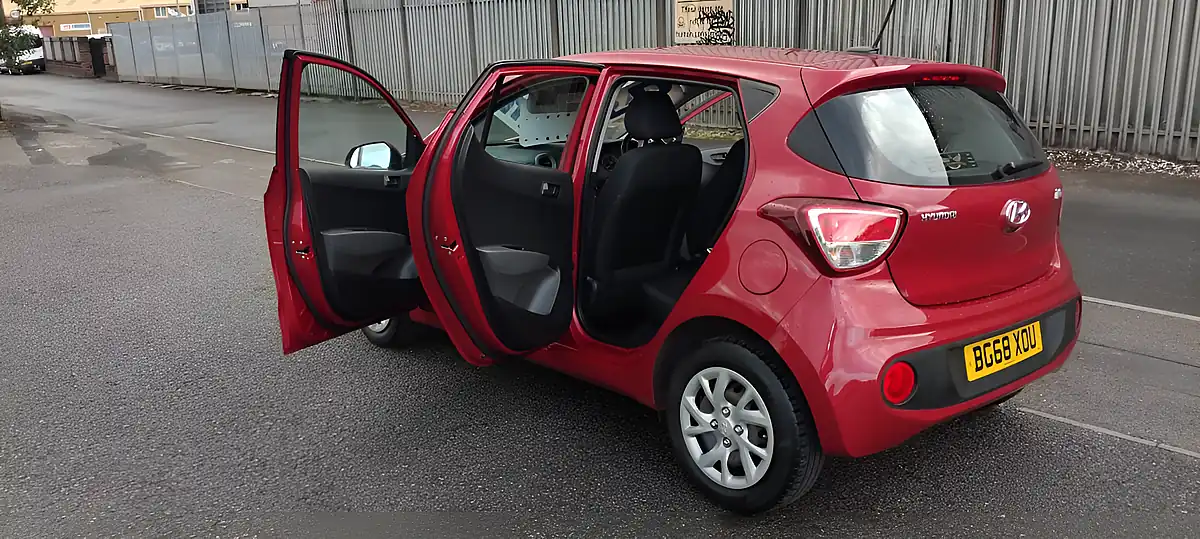 Used 2018 Hyundai i10 Se Red - Interior and Exterior details 10