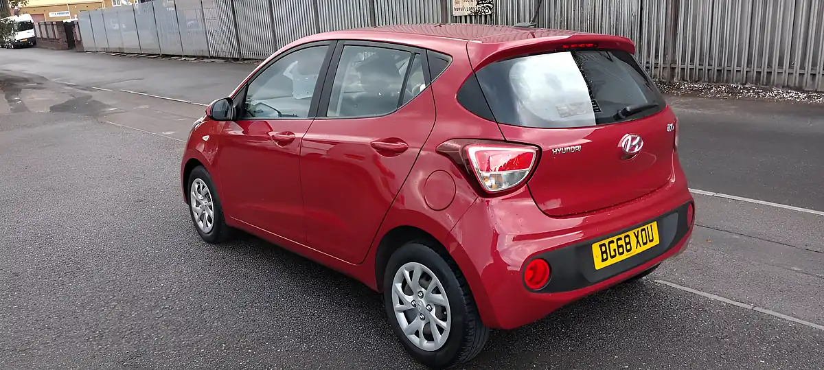 Used 2018 Hyundai i10 Se Red - Interior and Exterior details 5