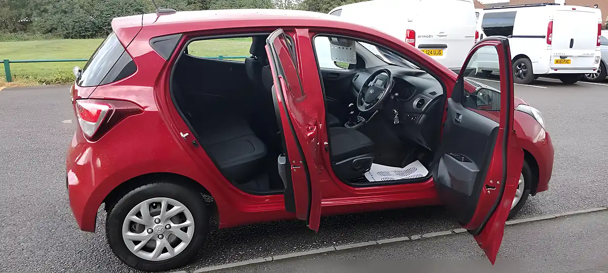 Used 2018 Hyundai i10 Se Red - Interior and Exterior details 8