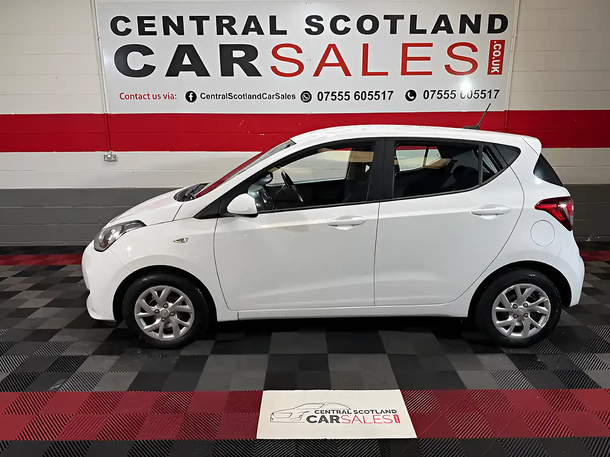 Used 2018 Hyundai i10 Se White - Interior and Exterior details 10