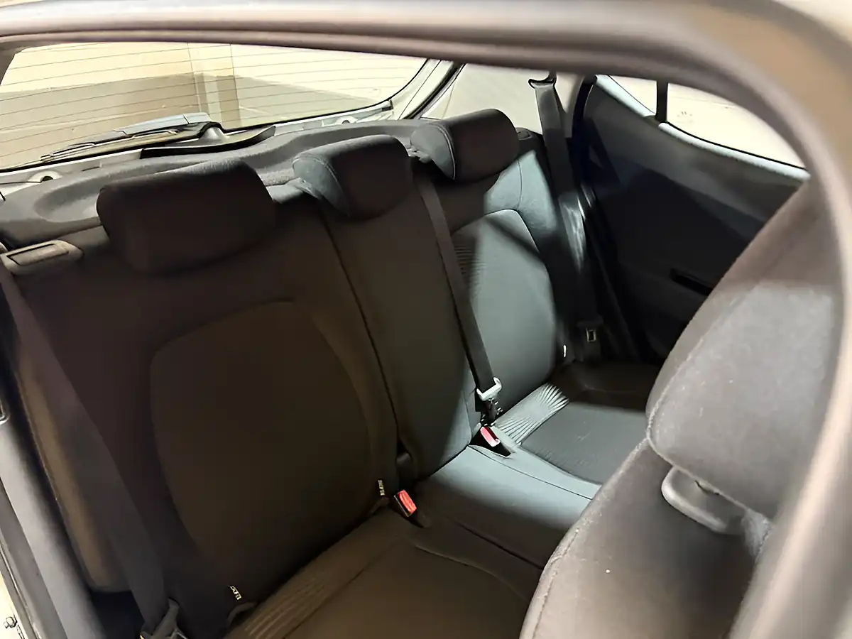 Used 2018 Hyundai i10 Se White - Interior and Exterior details 14