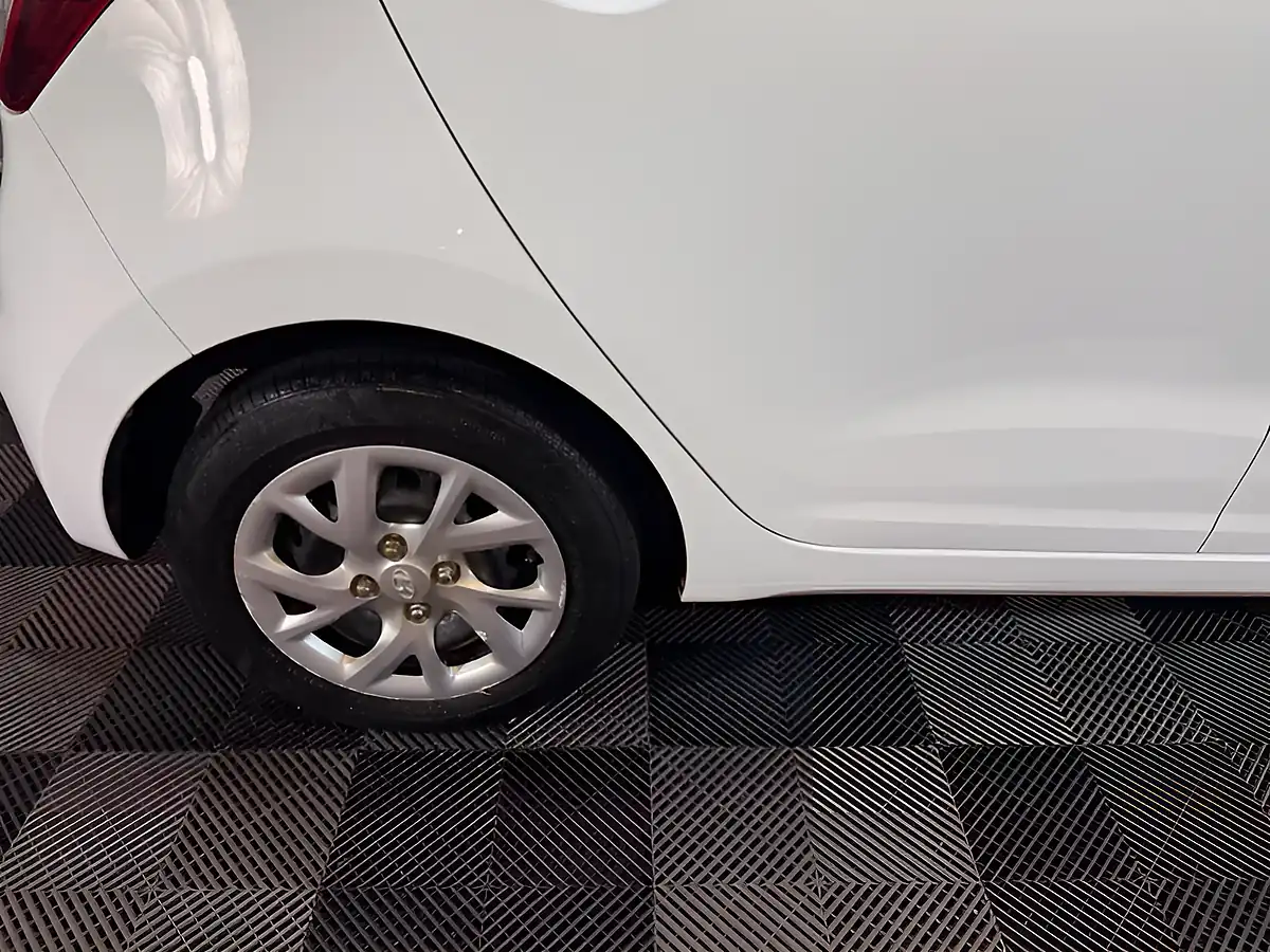Used 2018 Hyundai i10 Se White - Interior and Exterior details 16