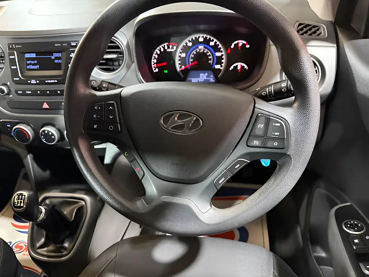 Used 2018 Hyundai i10 Se White - Interior and Exterior details 18