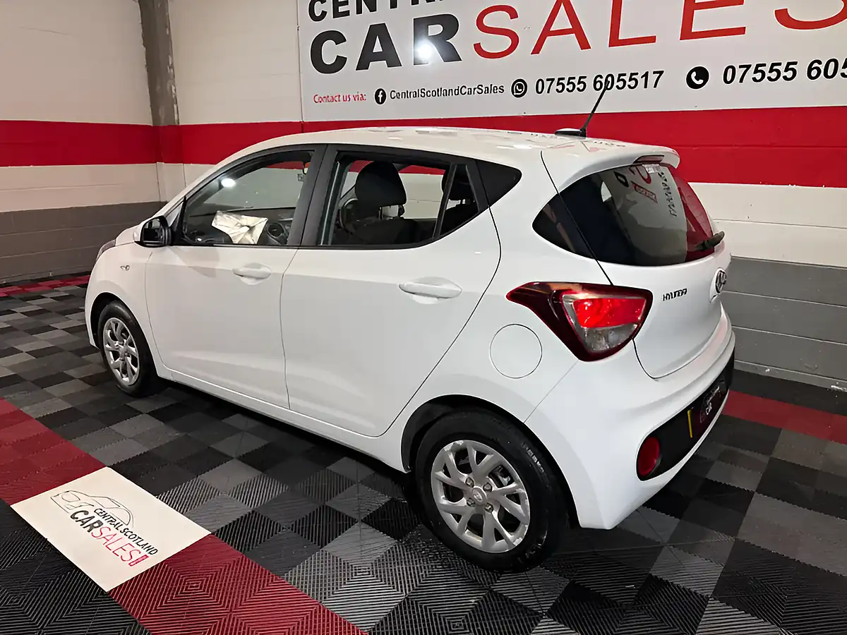 Used 2018 Hyundai i10 Se White - Interior and Exterior details 3