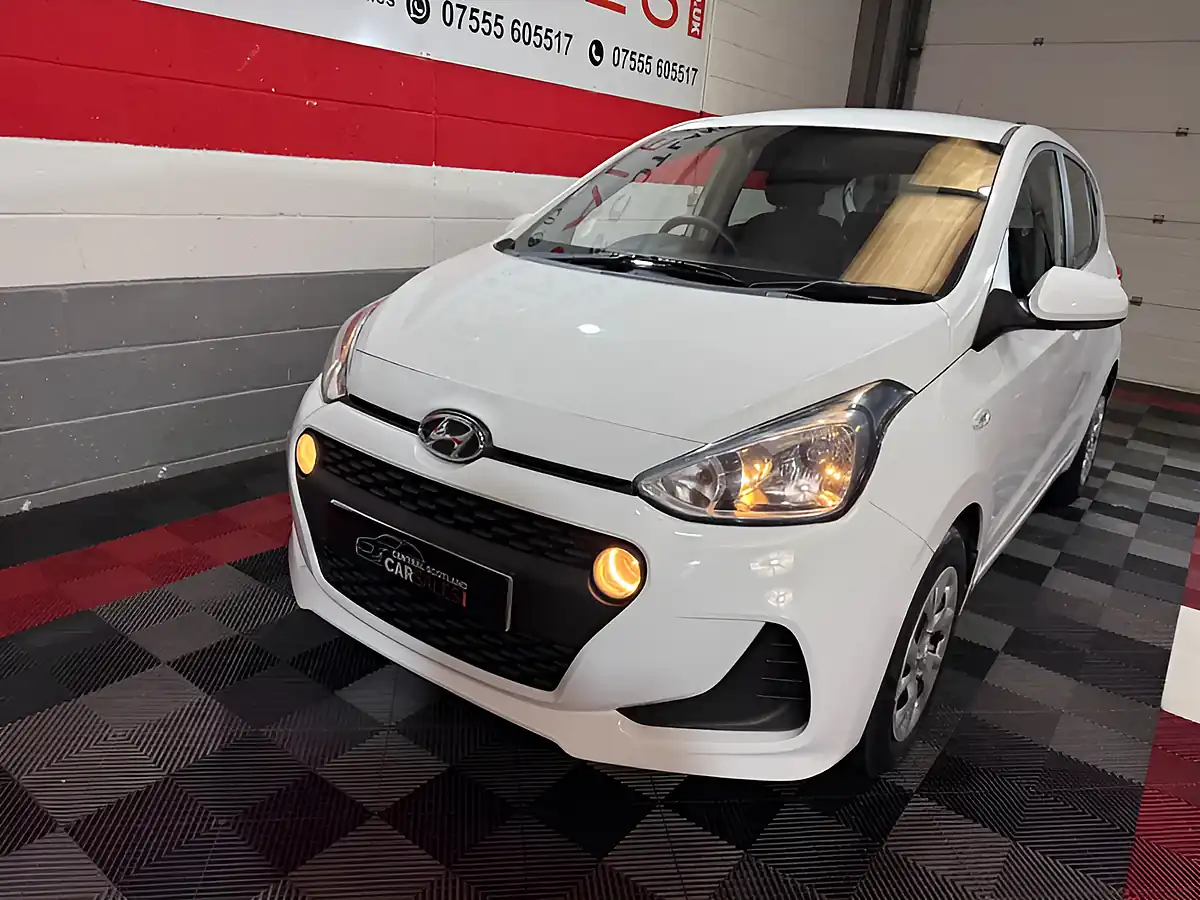 Used 2018 Hyundai i10 Se White - Interior and Exterior details 8