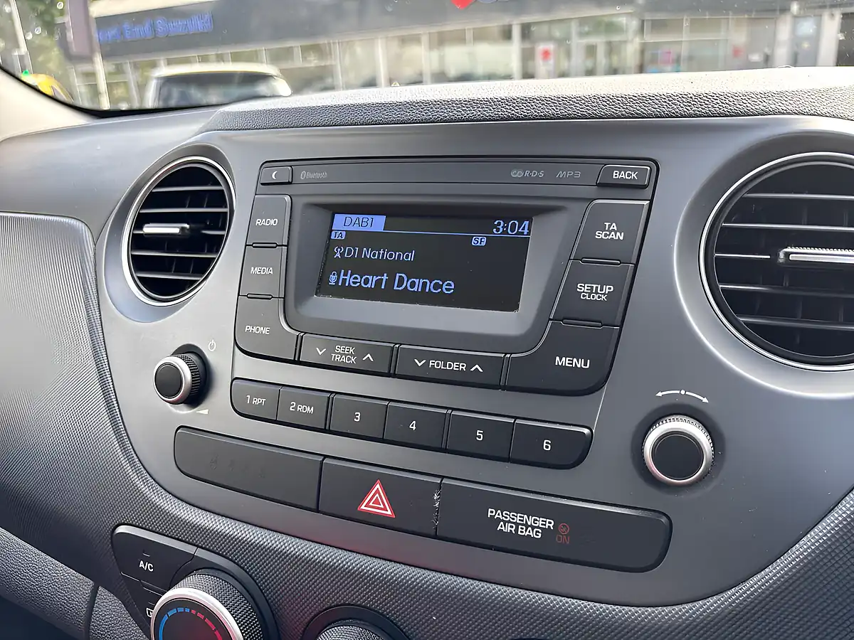 Used 2018 Hyundai i10 Se White - Interior and Exterior details 14