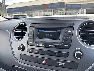 Used 2018 Hyundai i10 Se White - Interior and Exterior details 16