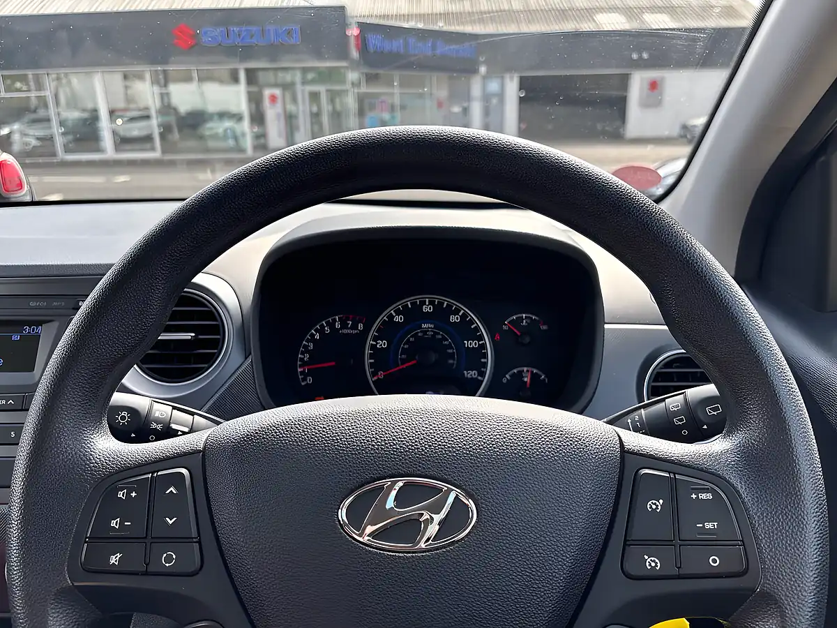 Used 2018 Hyundai i10 Se White - Interior and Exterior details 18