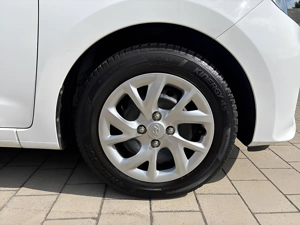 Used 2018 Hyundai i10 Se White - Interior and Exterior details 6