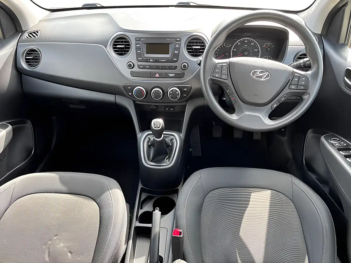 Used 2018 Hyundai i10 Se White - Interior and Exterior details 9