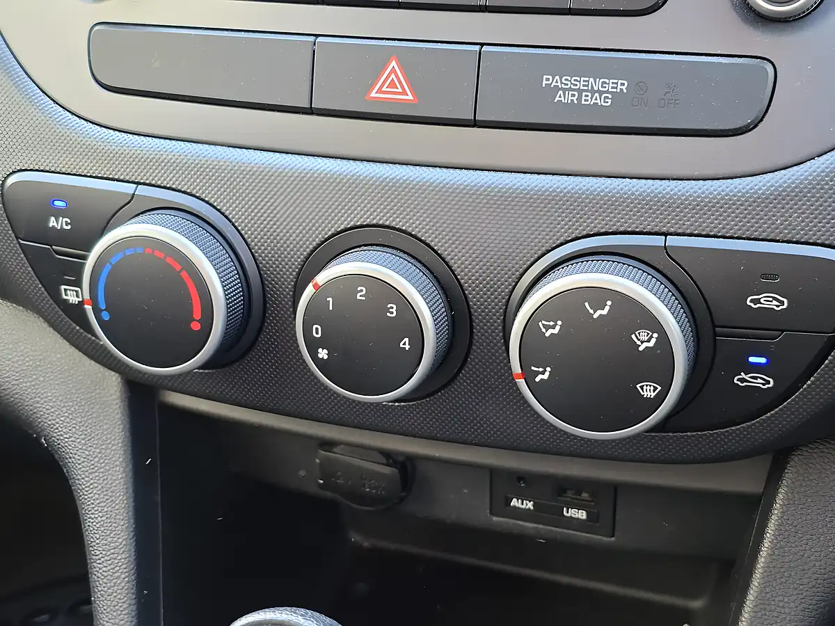 Used 2018 Hyundai i10 Se White - Interior and Exterior details 11