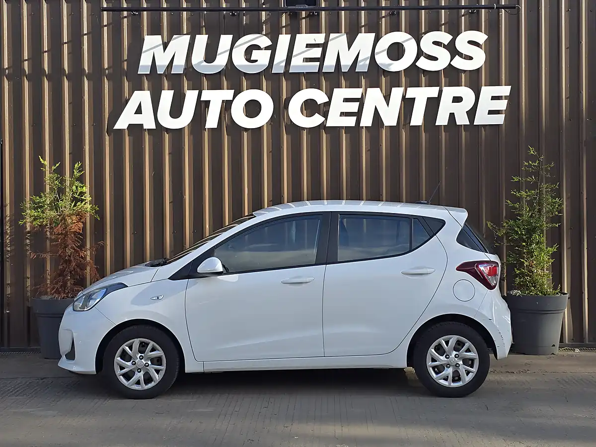 Used 2018 Hyundai i10 Se White - Interior and Exterior details 4