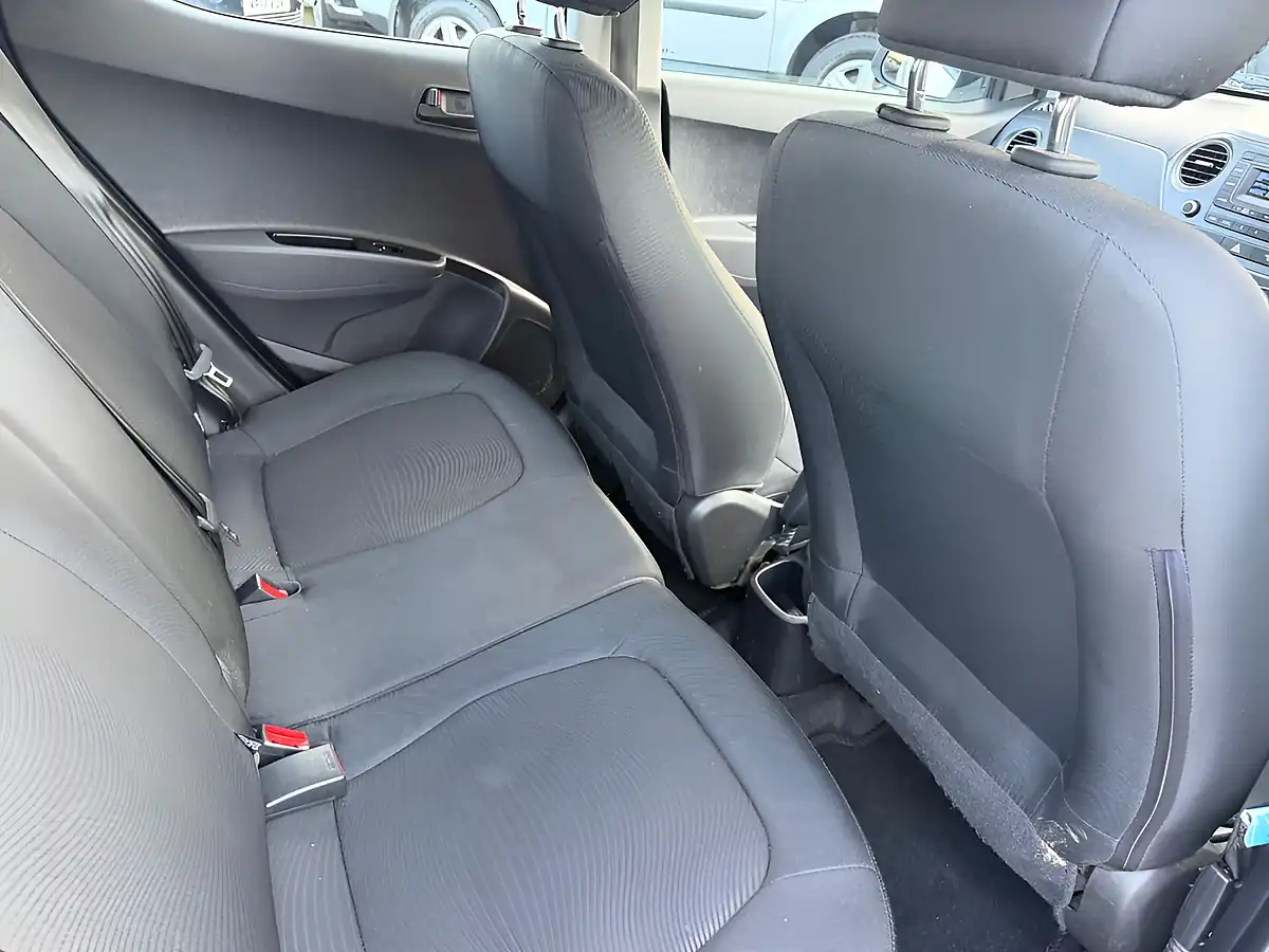 Used 2018 Hyundai i10 Se White - Interior and Exterior details 10
