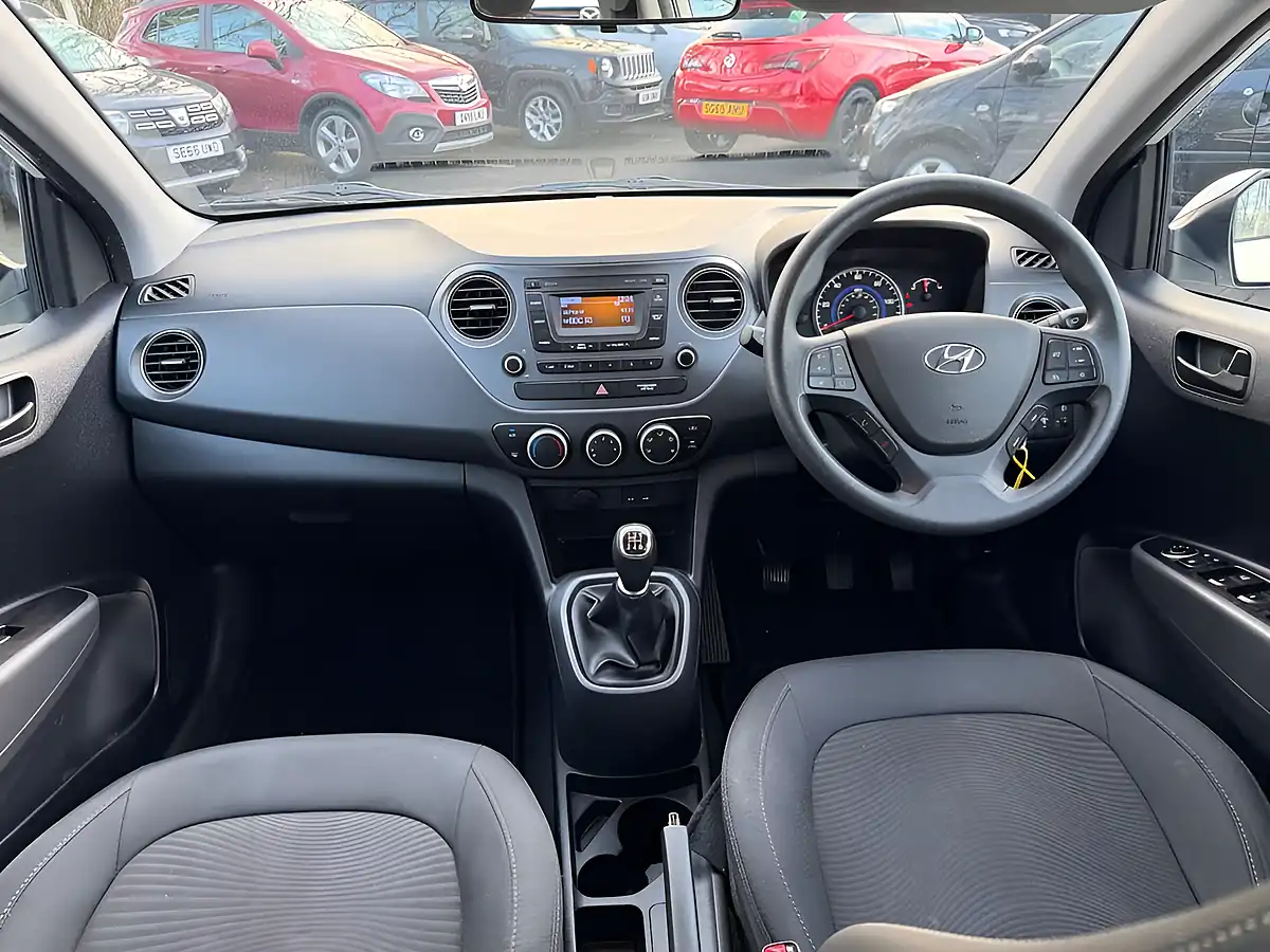 Used 2018 Hyundai i10 Se White - Interior and Exterior details 11