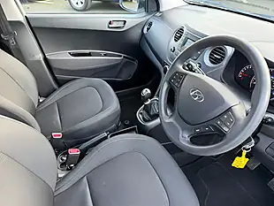 Used 2018 Hyundai i10 Se White - Interior and Exterior details 12