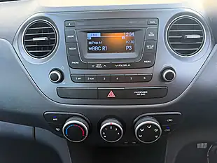 Used 2018 Hyundai i10 Se White - Interior and Exterior details 14