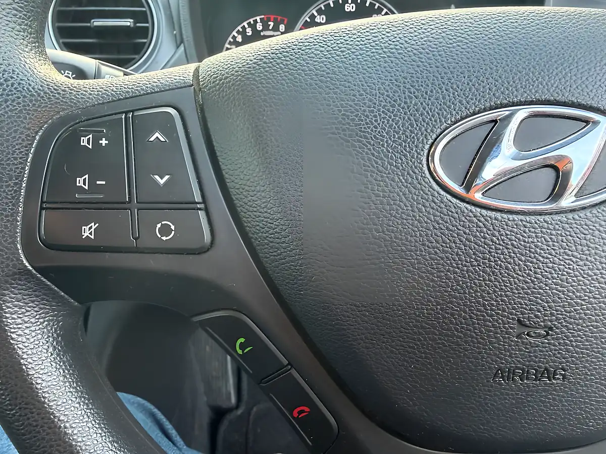Used 2018 Hyundai i10 Se White - Interior and Exterior details 16
