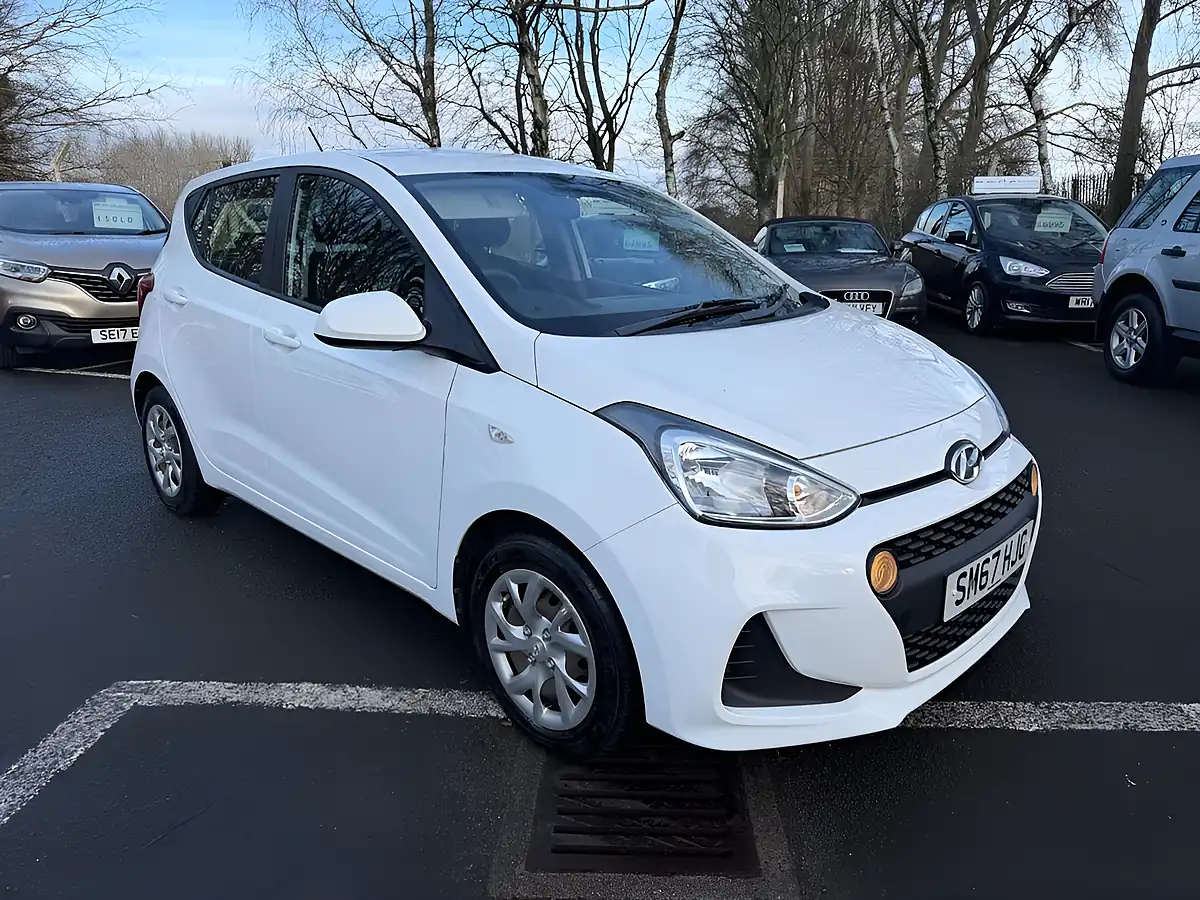 Used 2018 Hyundai i10 Se White - Interior and Exterior details 3