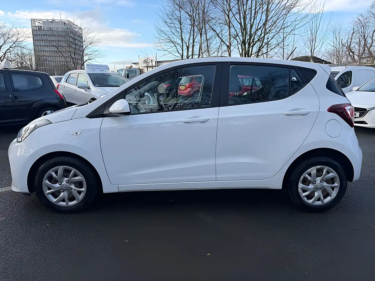 Used 2018 Hyundai i10 Se White - Interior and Exterior details 6