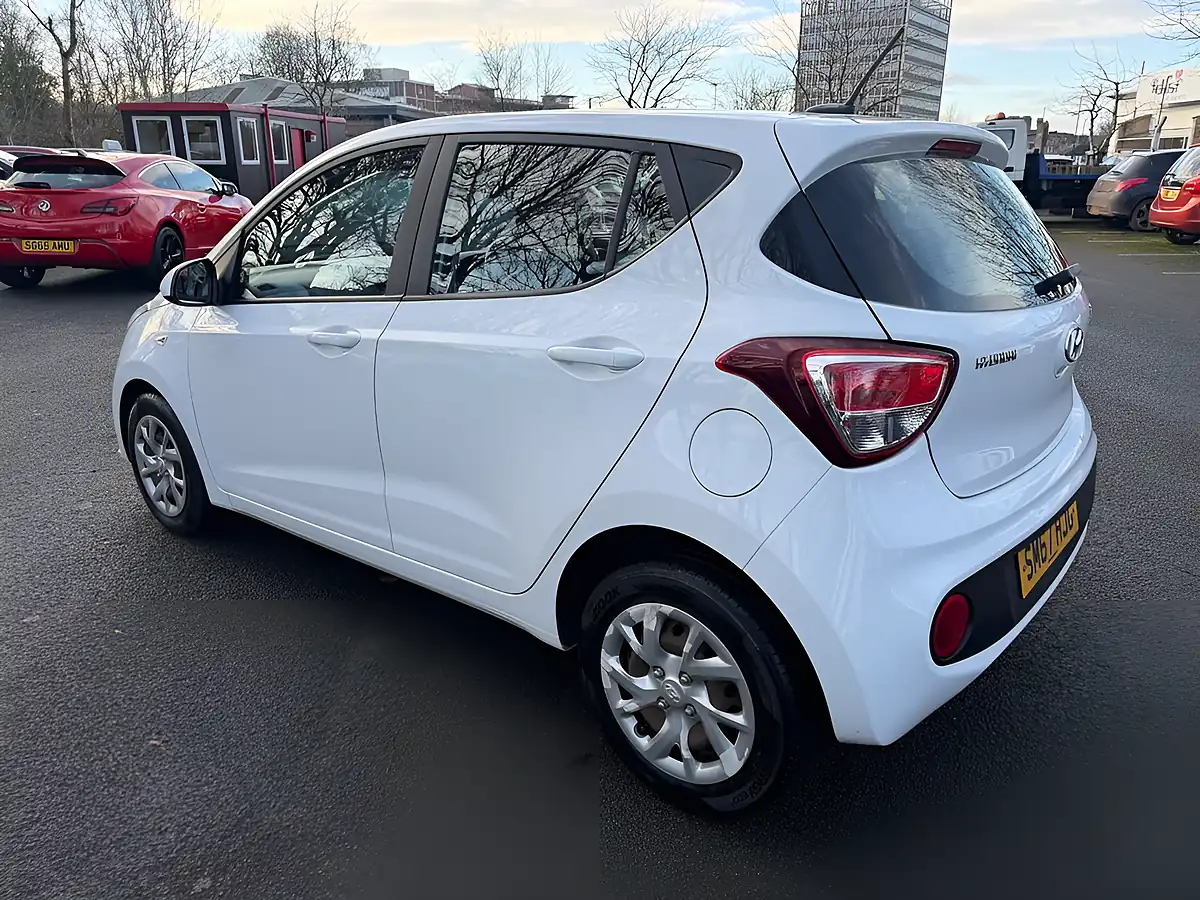 Used 2018 Hyundai i10 Se White - Interior and Exterior details 7
