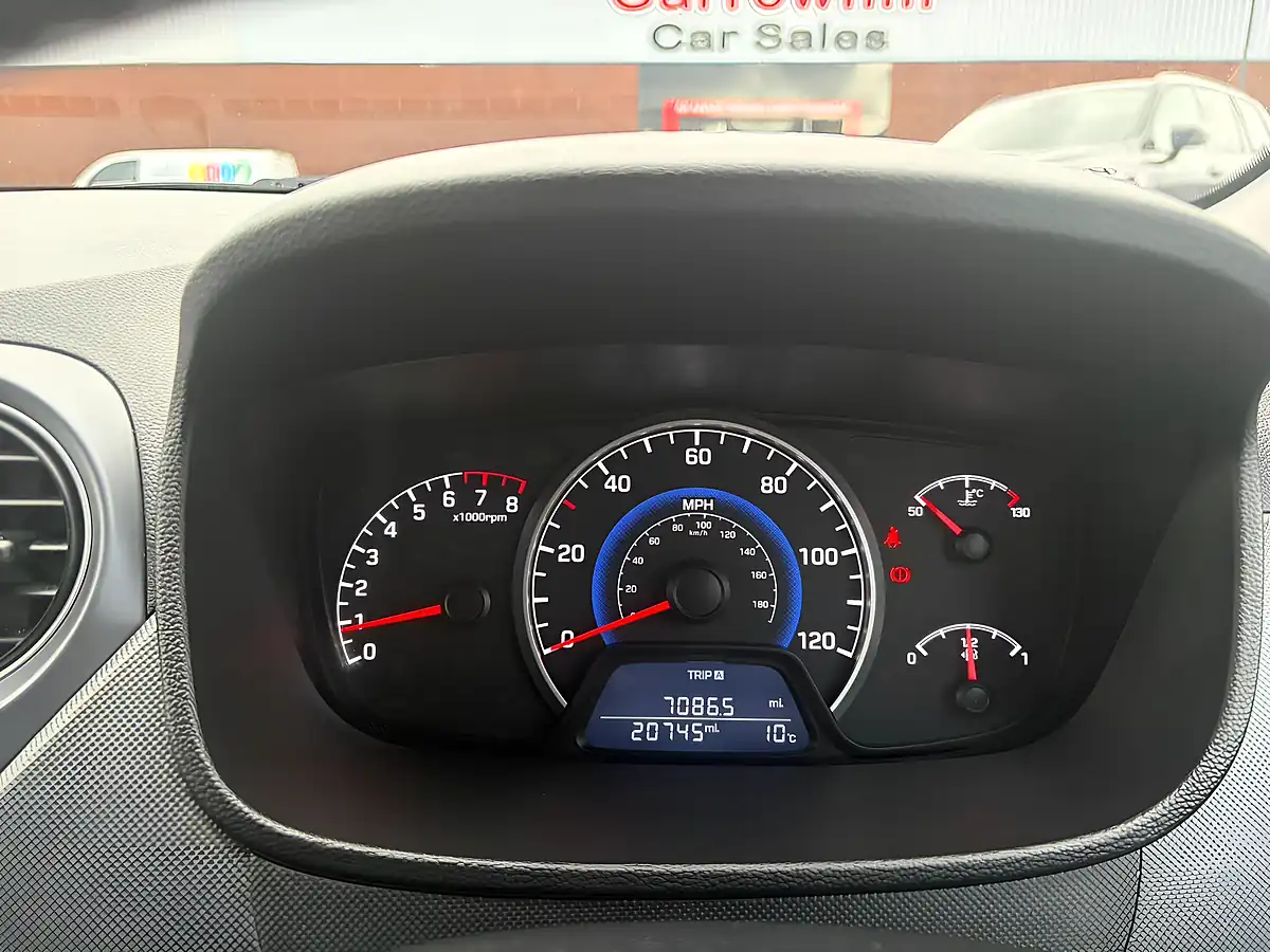Used 2018 Hyundai i10 Se White - Interior and Exterior details 11