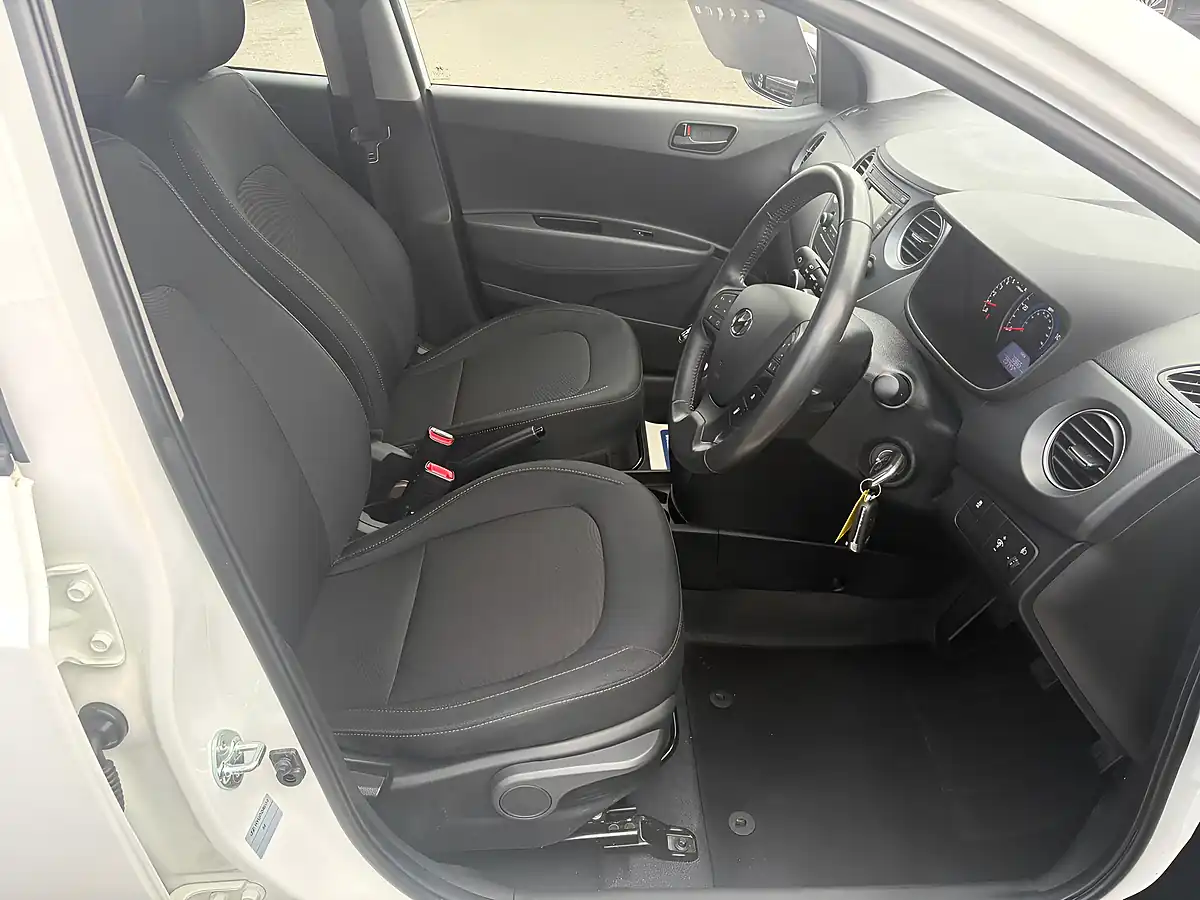 Used 2018 Hyundai i10 Se White - Interior and Exterior details 14