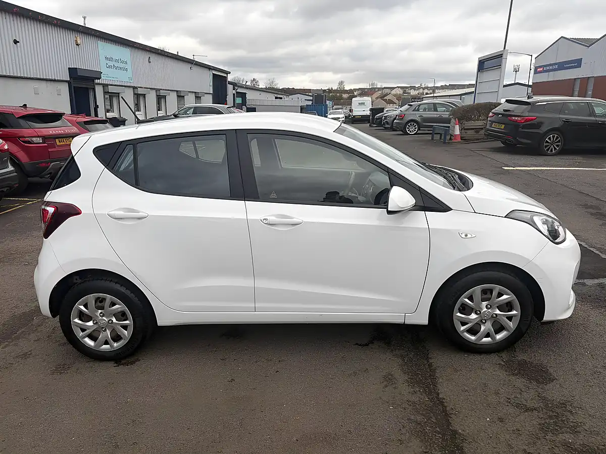 Used 2018 Hyundai i10 Se White - Interior and Exterior details 4