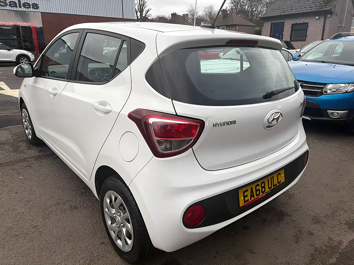 Used 2018 Hyundai i10 Se White - Interior and Exterior details 8
