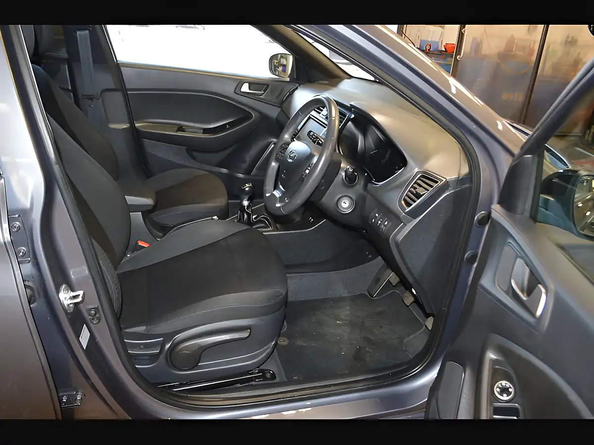 Used 2018 Hyundai i20 Go! Se Stardust Grey - Interior and Exterior details 10