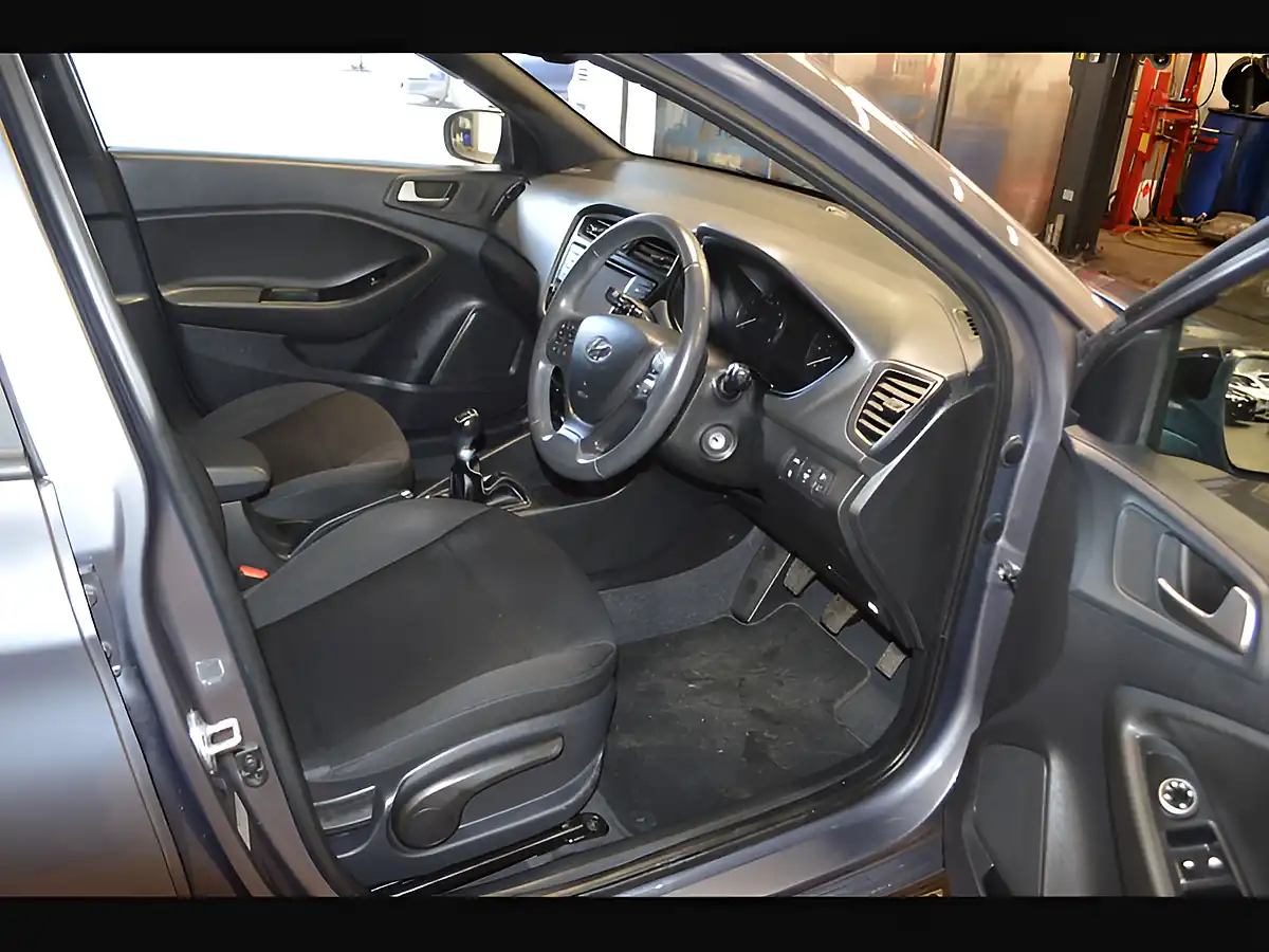 Used 2018 Hyundai i20 Go! Se Stardust Grey - Interior and Exterior details 11