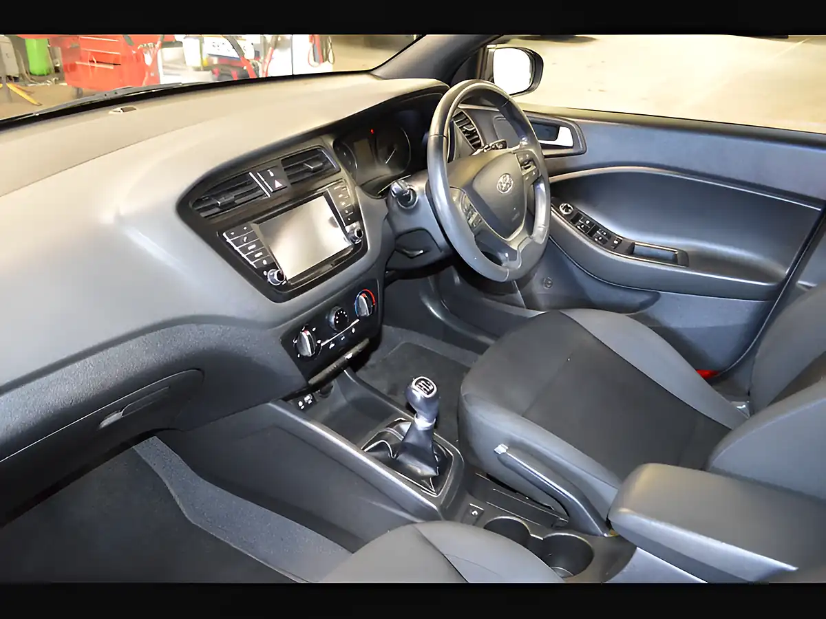 Used 2018 Hyundai i20 Go! Se Stardust Grey - Interior and Exterior details 12