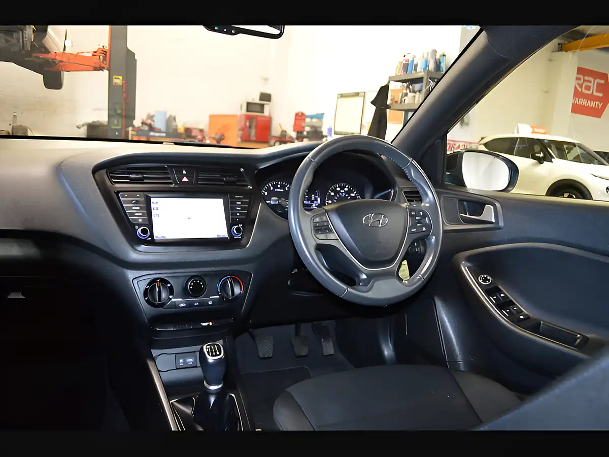 Used 2018 Hyundai i20 Go! Se Stardust Grey - Interior and Exterior details 14