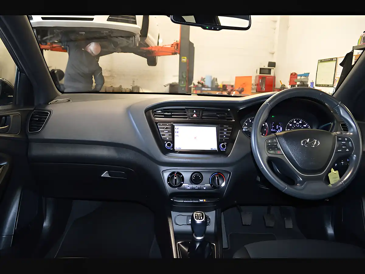 Used 2018 Hyundai i20 Go! Se Stardust Grey - Interior and Exterior details 15