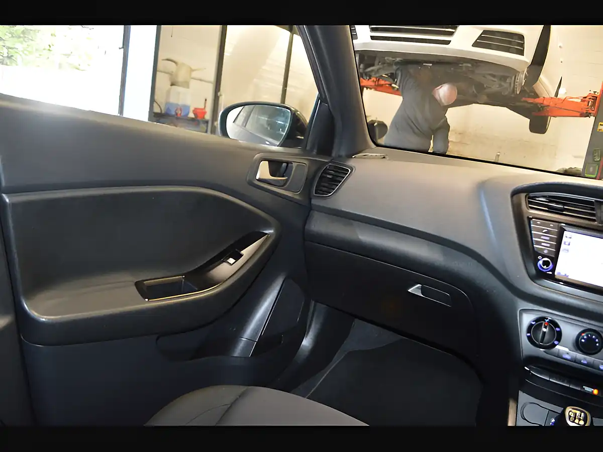 Used 2018 Hyundai i20 Go! Se Stardust Grey - Interior and Exterior details 16