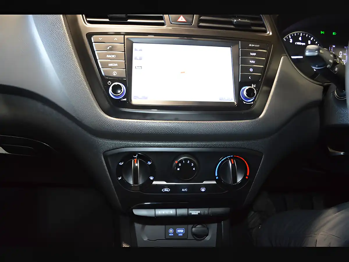 Used 2018 Hyundai i20 Go! Se Stardust Grey - Interior and Exterior details 17