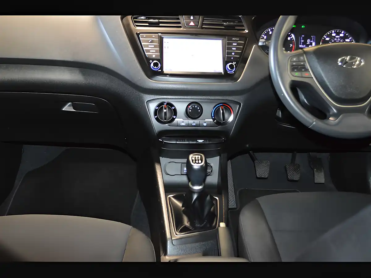 Used 2018 Hyundai i20 Go! Se Stardust Grey - Interior and Exterior details 18