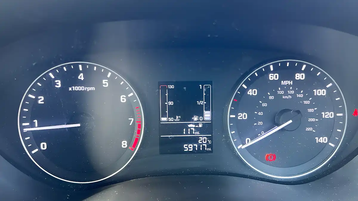 Used 2018 Hyundai I20 Go! Se White - Interior and Exterior details 11