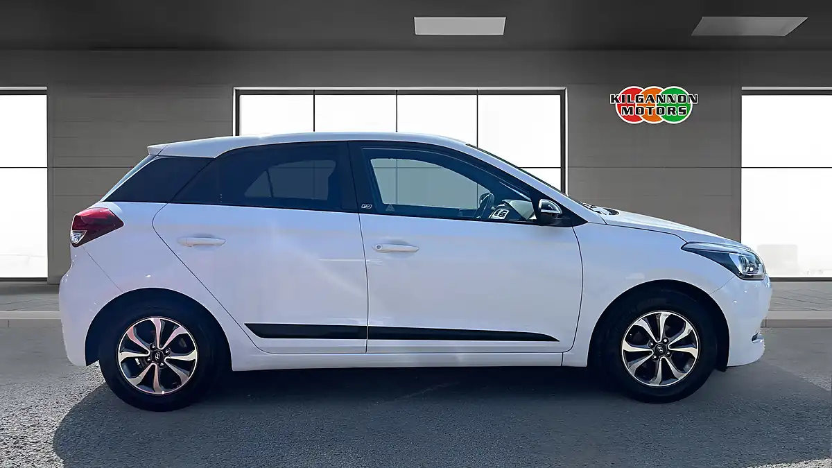 Used 2018 Hyundai I20 Go! Se White - Interior and Exterior details 14