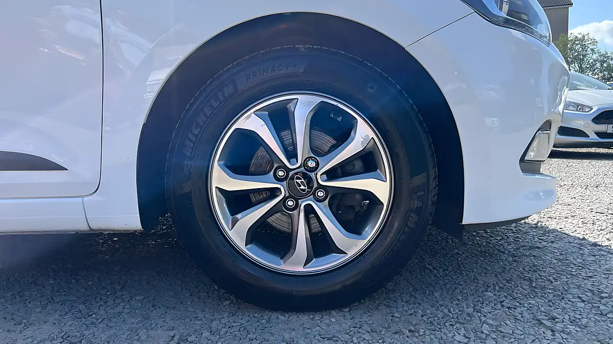 Used 2018 Hyundai I20 Go! Se White - Interior and Exterior details 16
