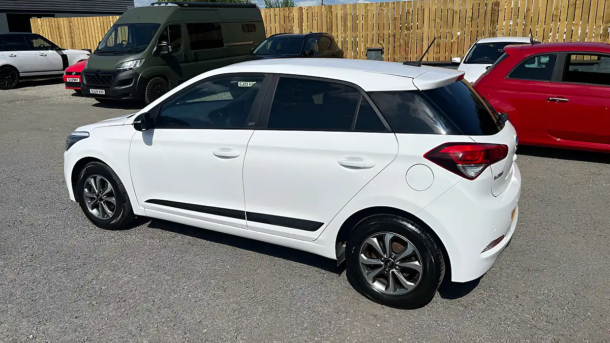 Used 2018 Hyundai I20 Go! Se White - Interior and Exterior details 19