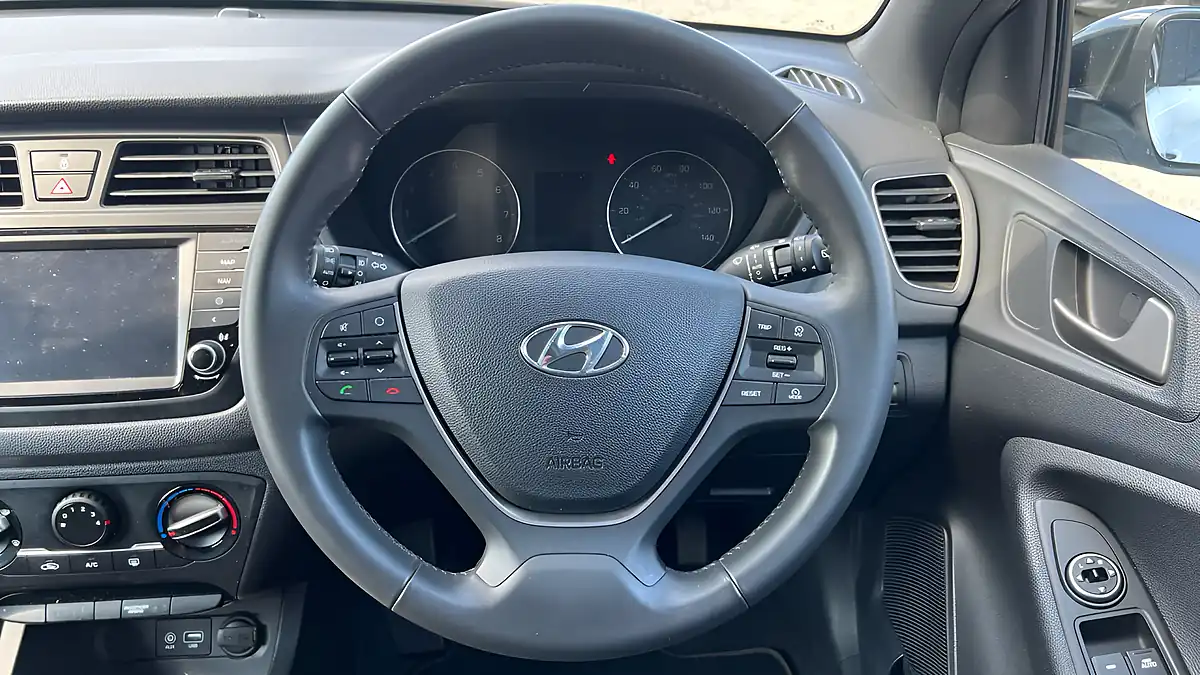 Used 2018 Hyundai I20 Go! Se White - Interior and Exterior details 8