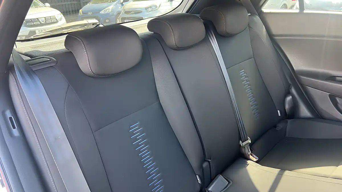 Used 2018 Hyundai I20 Go! Se White - Interior and Exterior details 9