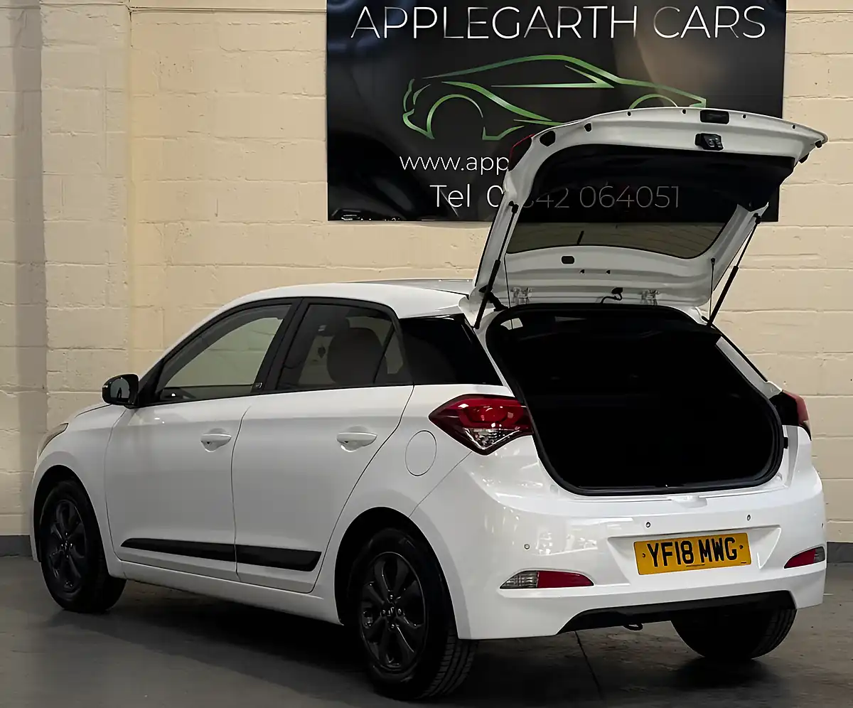 Used 2018 Hyundai I20 Go! Se White - Interior and Exterior details 8
