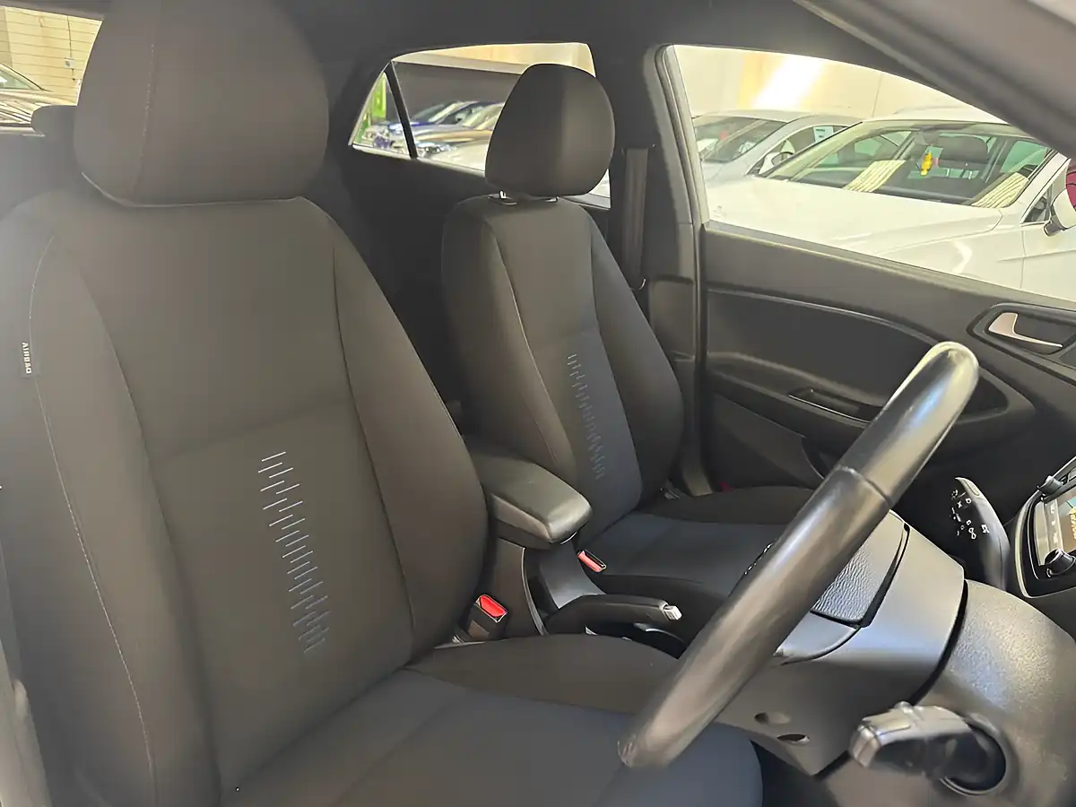Used 2018 Hyundai I20 Go! Se White - Interior and Exterior details 9