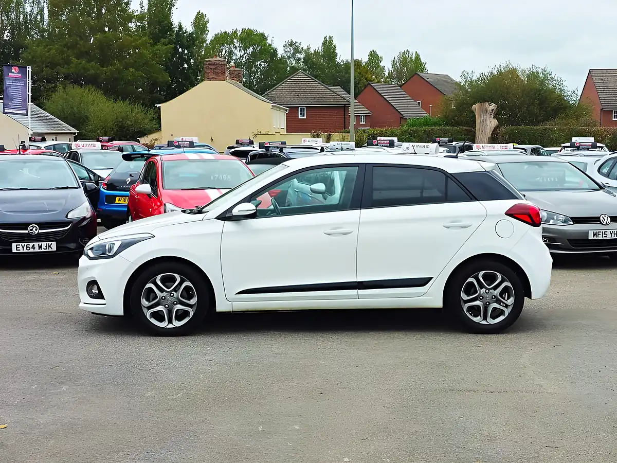 Used 2018 Hyundai I20 Premium Nav White - Interior and Exterior details 13