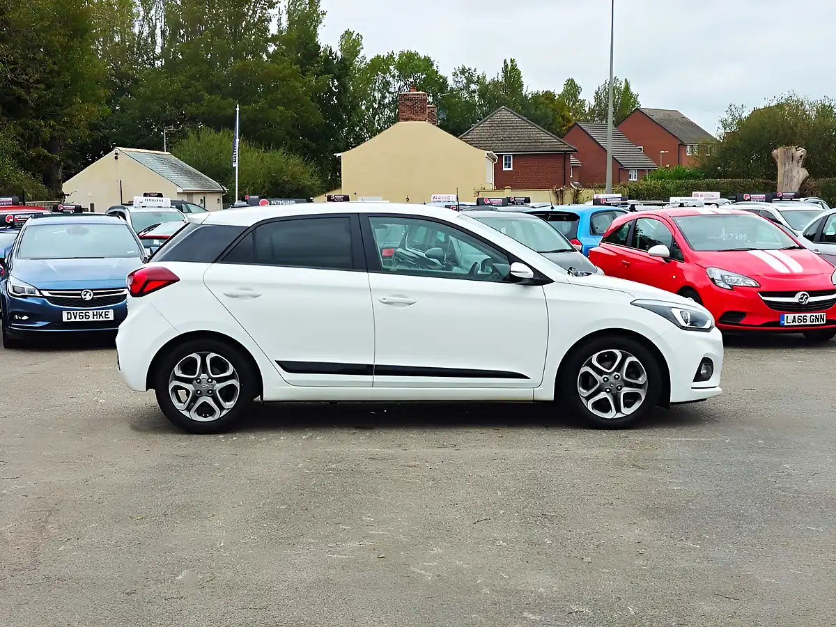 Used 2018 Hyundai I20 Premium Nav White - Interior and Exterior details 14